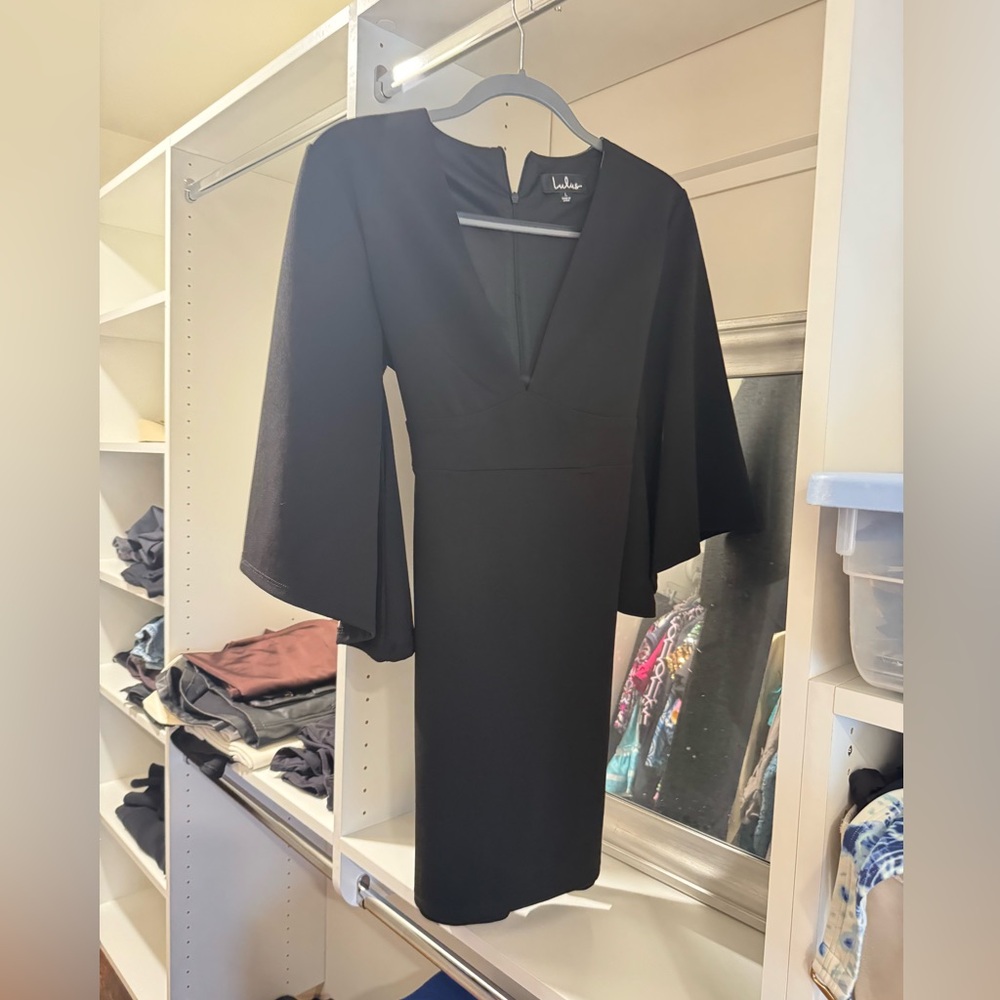 NWT Lulus Black Flutter Sleeve Cocktail Dress